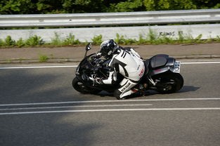 (大阪街头赛车,无限金币版)大阪街头赛车，速度与激情的街头文化