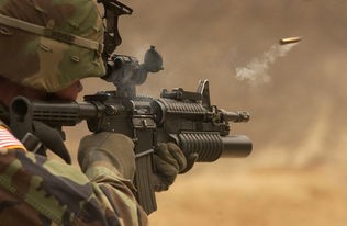探讨宝石灵龙最适配武器：如何根据战斗环境和敌人属性选择装备